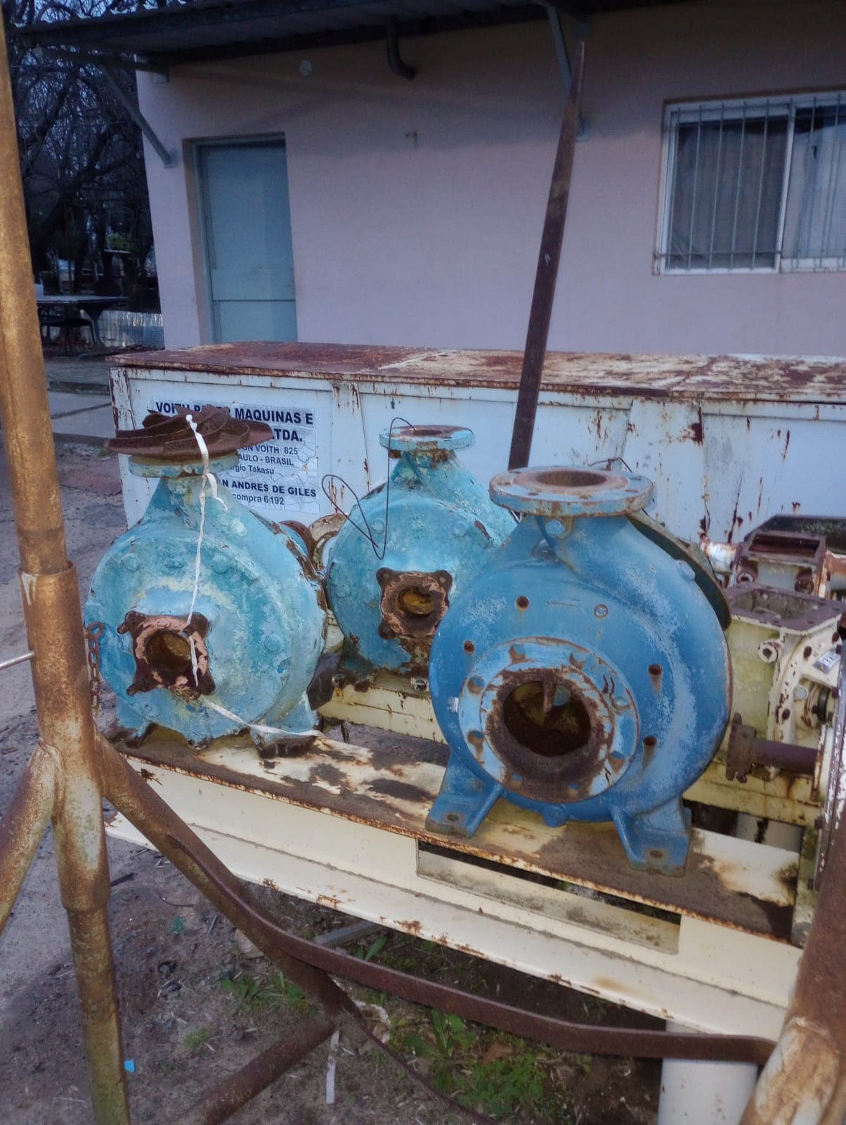 Maquinaria industrial en planta
